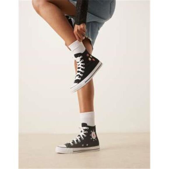 Converse Chuck Taylor All Star Hi trainers in black with embroidered strawberrie - Picture 3 of 5